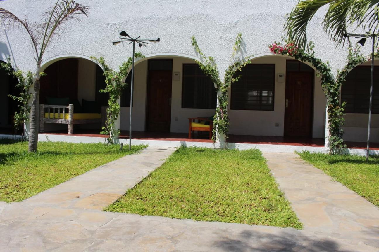 Kaleb'S Beachfront Serviced Studio Apartments Malindi Ngoại thất bức ảnh