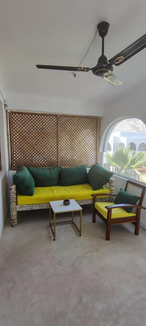 Kaleb'S Beachfront Serviced Studio Apartments Malindi Ngoại thất bức ảnh